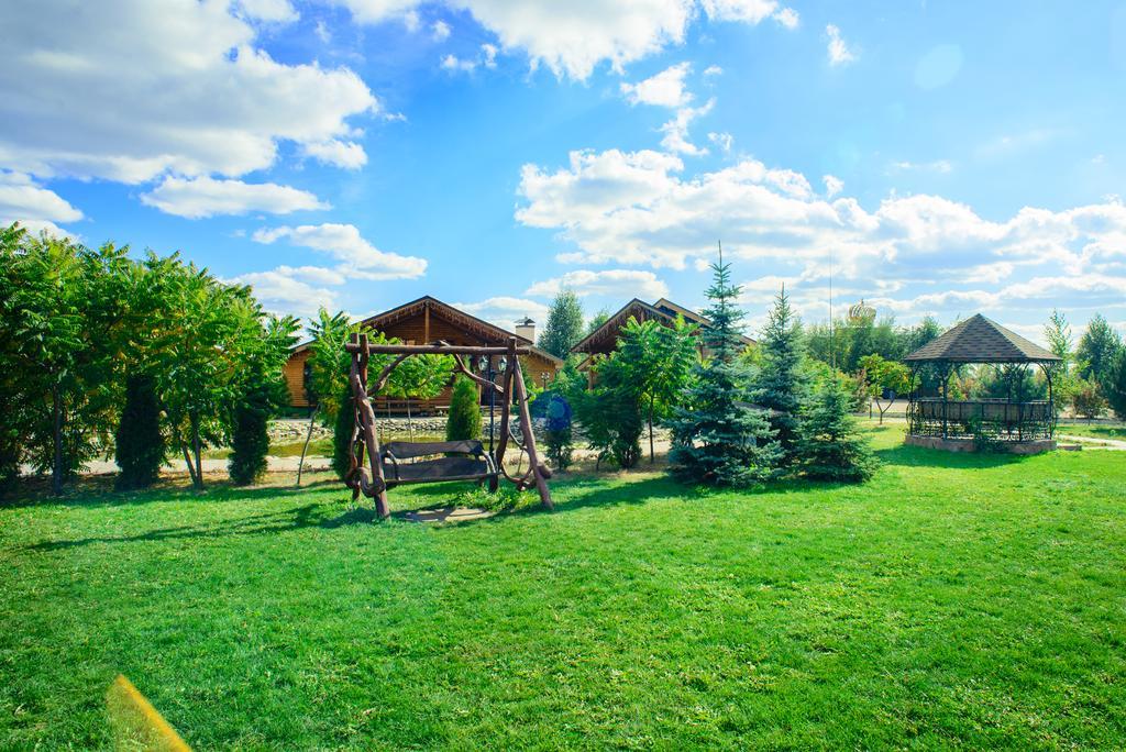 Petrovskyi Brovar Brovary Exterior foto